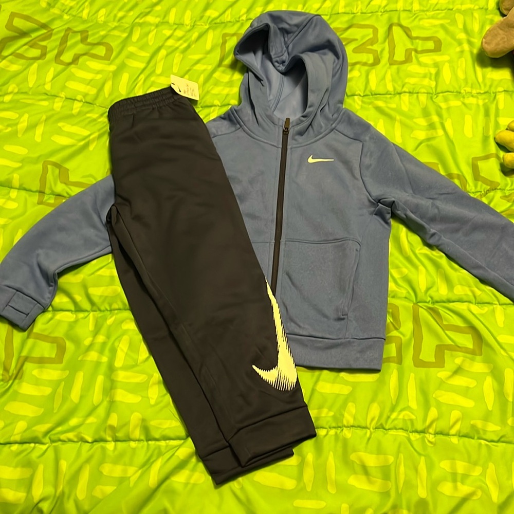 Nike boys sweatsuit size 7